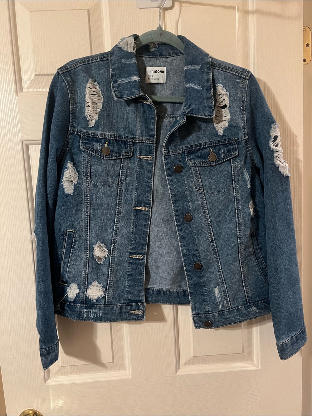 NWOT Junior’s Ci Sono Distressed Medium Wash Blue Denim Jacket Size Large